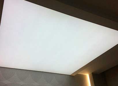 Светящийся натяжной потолок